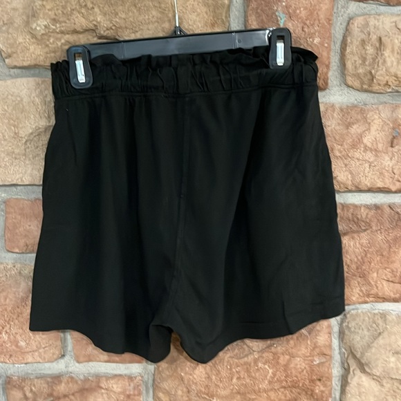 Women’s shorts - Picture 3 of 7
